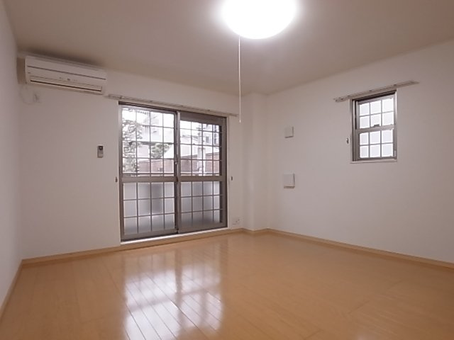 神戸市須磨区月見山本町２丁目のアパートの居間・リビング|リビング