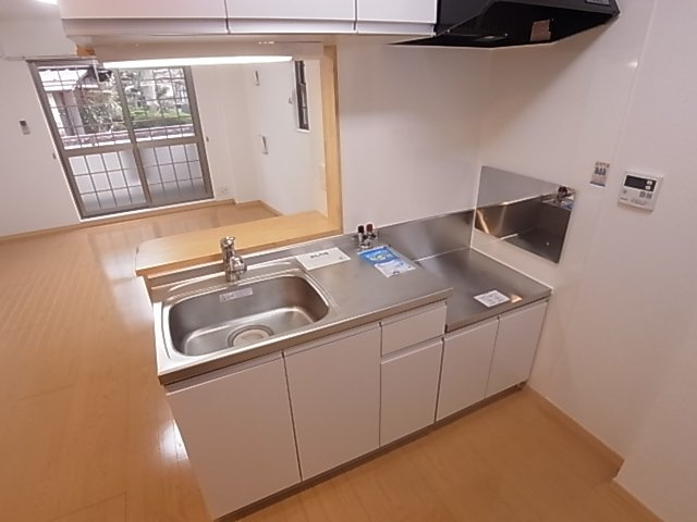 神戸市須磨区月見山本町２丁目のアパートのキッチン