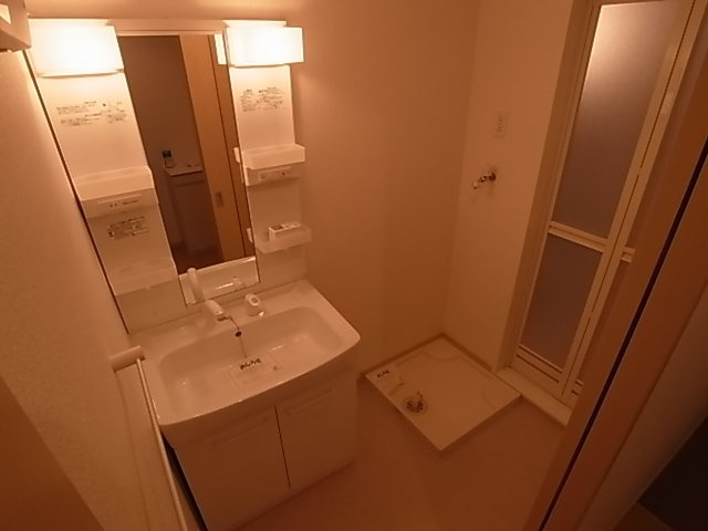 神戸市須磨区月見山本町２丁目のアパートの洗面所