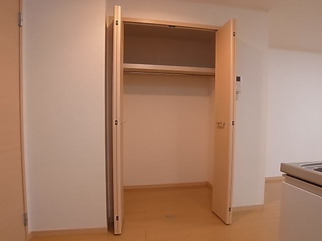 神戸市須磨区月見山本町２丁目のアパートの収納