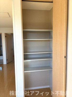 【その他】 | グランティワカサ | 洋室5.5帖の収納