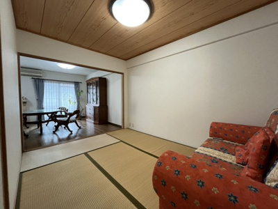 【和室】 | サンシティ神戸北町１番館 | リビングからの続き間なので、客間としてもお子様の遊び部屋としてもお使いいただけます。