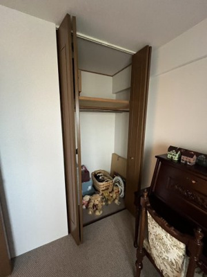 【収納】 | サンシティ神戸北町１番館 | こちらにも高さのある大きなクローゼットがあります。