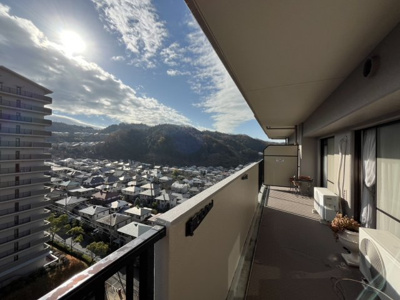 【展望】 | サンシティ神戸北町１番館 | 閑静な住宅街で自然も感じられます。