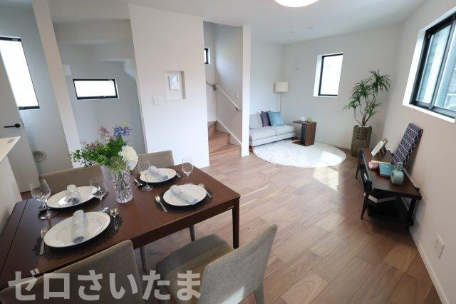 《仲介手数料無料》浦和区高砂４丁目8-1新築一戸建てブライト・ニュー・ガーデンの居間・リビング