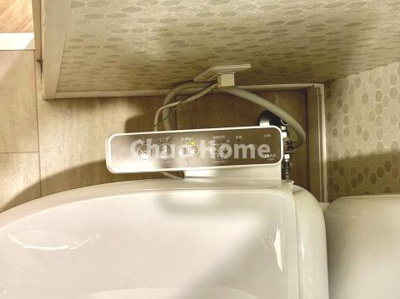 【内装】 | 荒川区東尾久2丁目中古住宅 | 【ウォシュレット】清潔に使いたいお手洗いには最適な設備です。もちろんウォームレットも標準装備です。