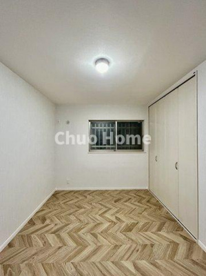 【洋室】 | 荒川区東尾久2丁目中古住宅 | 【洋室】快適に過ごす条件は、一人ひとり違います。だからこそ飾り過ぎないシンプルな内装と偏り過ぎないデザインで統一しております。居住していく中でオーナー様だけの【マイホーム】に創り上げて下さい