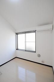 クローバーハウス西ヶ原の居間・リビング