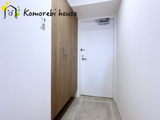 オーベル大宮東宮原の玄関|玄関から快適な生活が始まる。収納・導線・使い勝手に配慮された、家族に優しい設計です。															