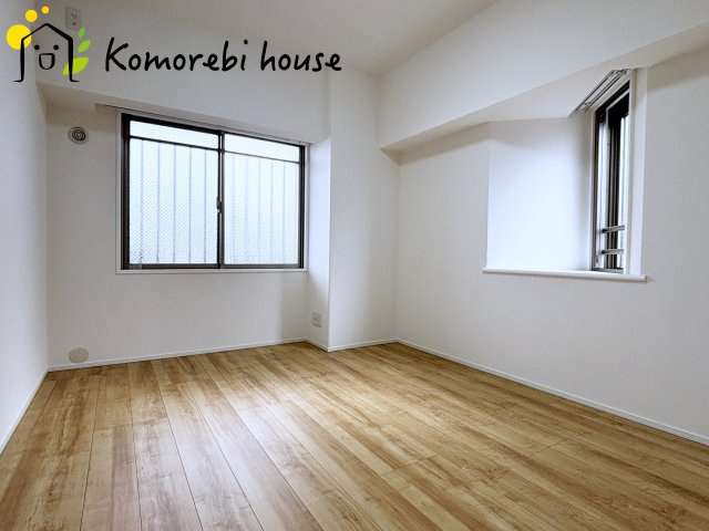 オーベル大宮東宮原の洋室|明るい光が差し込む洋室は、寝室・子ども部屋・ワークスペースなど多用途に使える自由度の高い空間。家具の配置もしやすく、暮らしに合わせて柔軟に活用できます。															