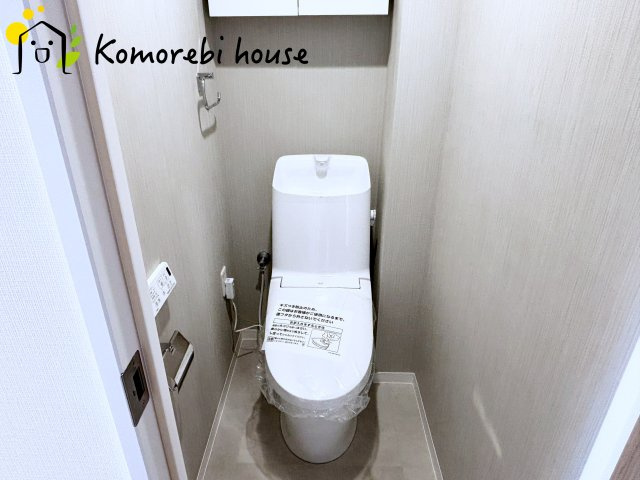 オーベル大宮東宮原のトイレ|温水洗浄機能（ウォシュレット）標準装備で、毎日のトイレ時間がより快適に。やさしい温水洗浄で清潔を保てるだけでなく、冬場のヒヤッと感を軽減する暖房便座も嬉しいポイント。																	