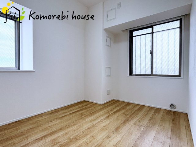 オーベル大宮東宮原の寝室|ベッドをゆったり置いても余裕があり、テレビを見たり、読書を楽しんだり。夫婦の時間を静かに積み重ねられる落ち着いた寝室です。