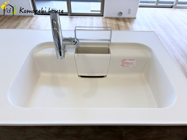 オーベル大宮東宮原のキッチン|いつでも美味しいお水がそのまま使えるキッチンシンク。料理やコーヒーづくり、炊飯にも安心して利用でき、毎日の食卓が少し豊かに。															