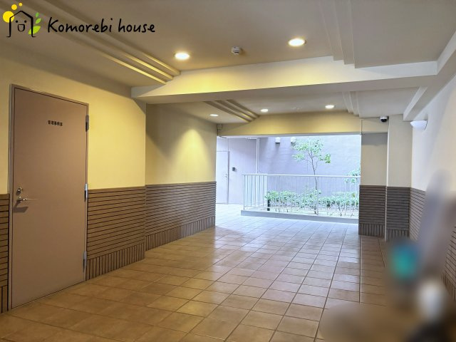 オーベル大宮東宮原のロビー|シンプルで広々したロビーです。