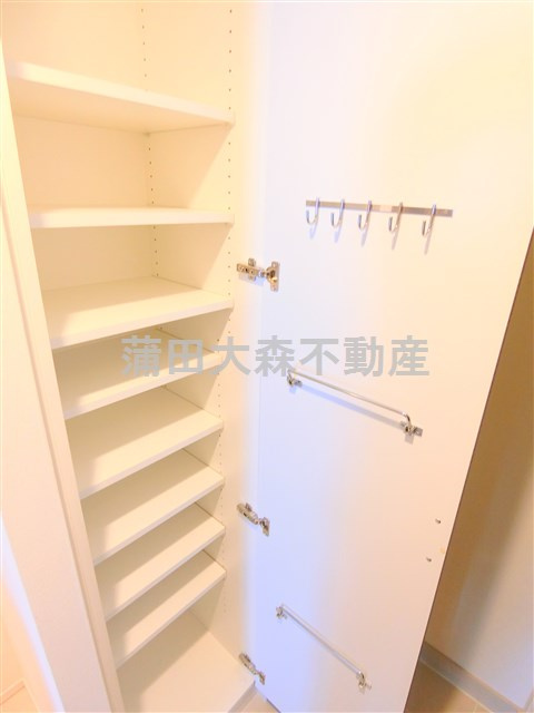 メイクスデザイン大森の設備|玄関収納　シューズBOX、下駄箱