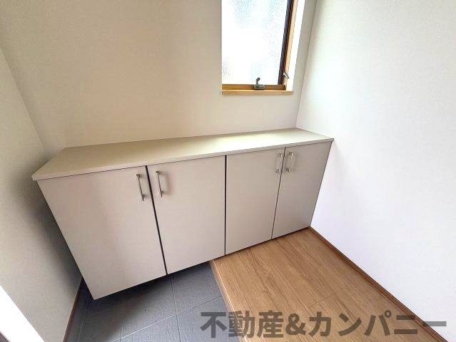 水泥町新築戸建　ONO新築建売の収納|玄関収納です