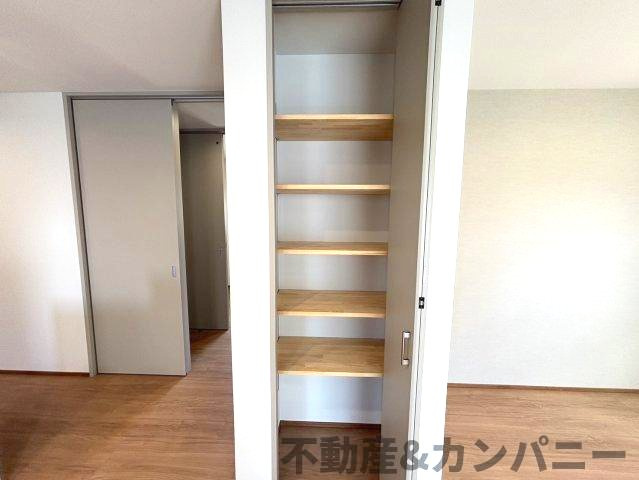 水泥町新築戸建　ONO新築建売の収納|リビングにも収納スペースがあります