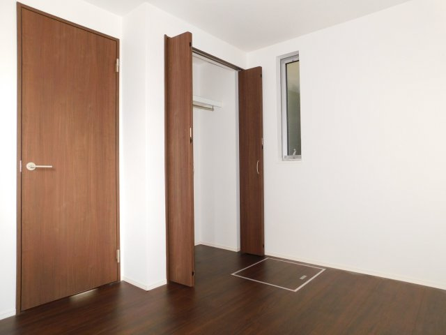 名古屋市中川区八熊２丁目の中古一戸建の洋室|◇１階洋室◇　　南面で明るい洋室約４．５帖　全居室収納完備！　エアコン付き