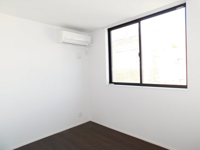 名古屋市中川区八熊２丁目の中古一戸建の洋室|◇３階洋室◇　　明るい洋室５．７帖　全居室収納完備！　エアコン付き　