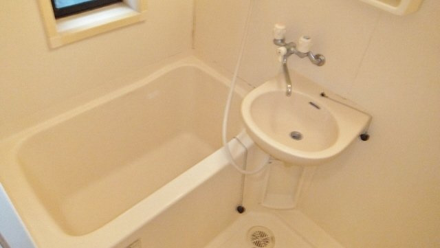 ウエストウッドの浴室|浴室に窓がついています！