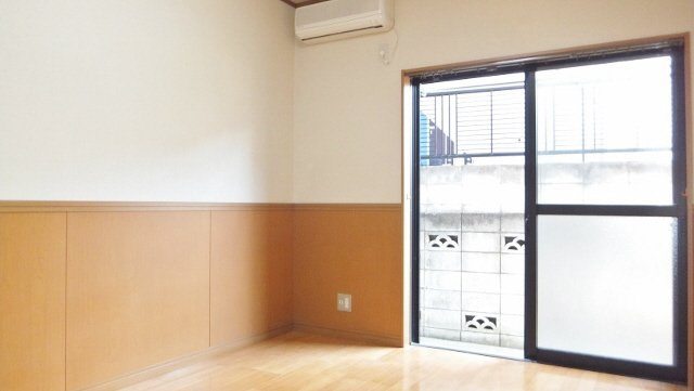 ウエストウッドの居間・リビング|洋室６帖のお部屋です