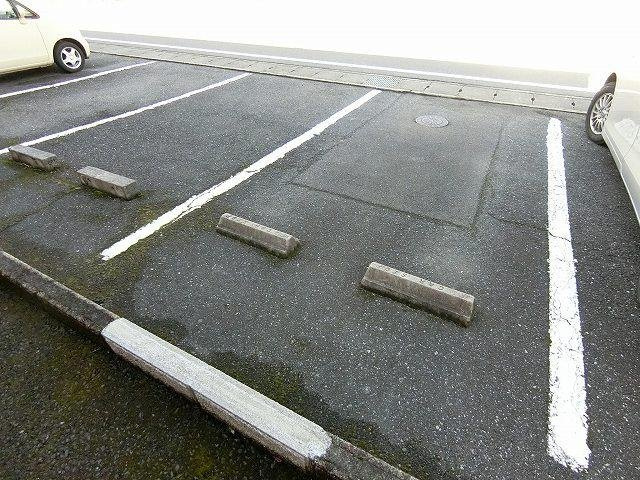 ロジュマン山中の駐車場