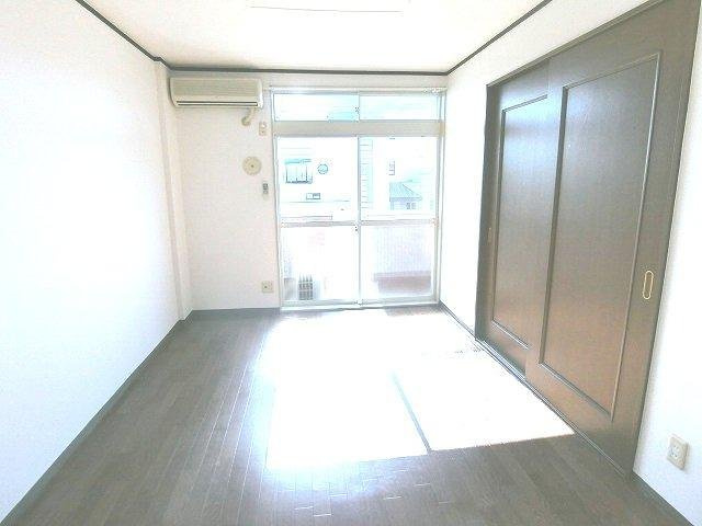 ロジュマン山中の居間・リビング