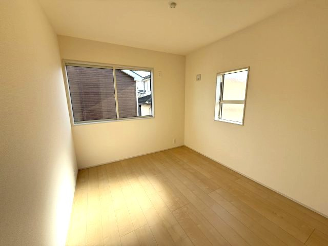 リーブルガーデンＳ第13吉岡町下野田　2号棟の洋室|2階洋室➀です