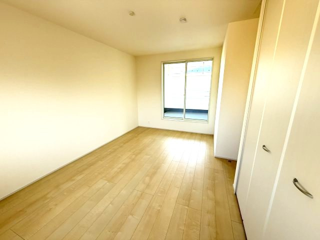 リーブルガーデンＳ第13吉岡町下野田　2号棟の洋室|2階洋室③です