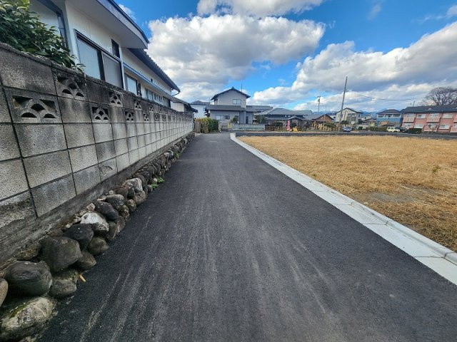高崎市石原町売地 2号地の前面道路含む現地写真