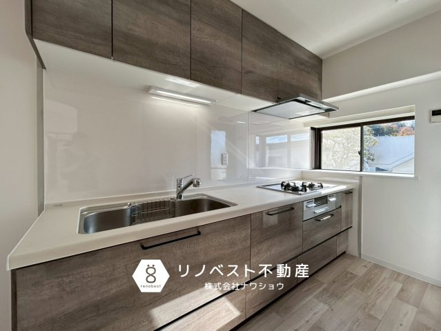 シャルマンコーポ枚岡公園 F棟の洗面所|白で統一された清潔感のある洗面スペース。