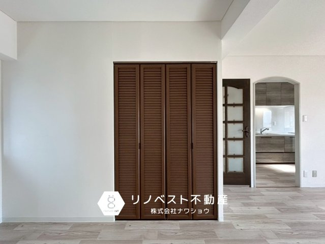 シャルマンコーポ枚岡公園 F棟の玄関|広々とした玄関スペース。
開放感がありますね◎