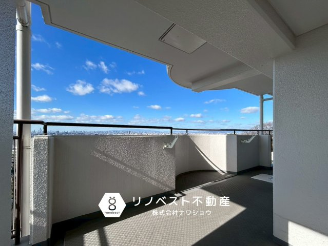 シャルマンコーポ枚岡公園 F棟の展望|大阪平野が一望できる眺望。
高台に立地するので、日当たり・風通し共に良好です◎