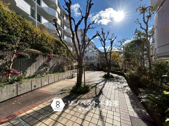 シャルマンコーポ枚岡公園 F棟のその他共用部分|季節ごとに木々の移り変わりも楽しめます◎