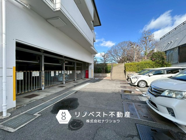 シャルマンコーポ枚岡公園 F棟の駐車場|駐車場空きございます。
随時お問合せください♪