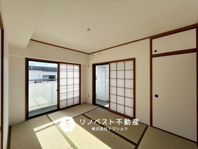 シャルマンコーポ枚岡公園 F棟の和室|約6帖の和室。
押入れ付きで、家族団らんの場所としておすすめ◎