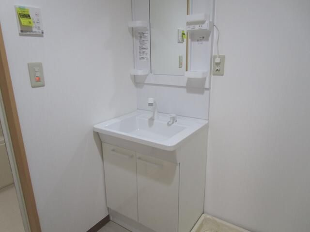 藤和花畑コープの独立洗面台
