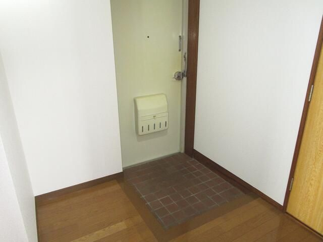 藤和花畑コープの玄関