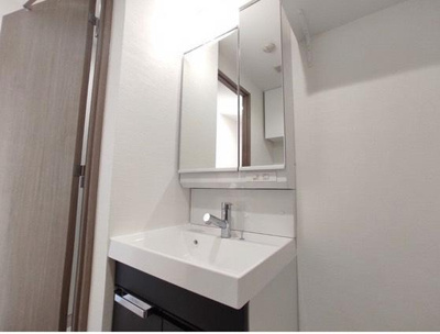 【独立洗面台】 | プレール・ドゥーク中野富士見町Ⅱ | 嬉しい独立洗面台付き。
