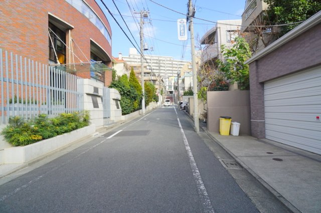 三田２　土地の前面道路含む現地写真|南東側公道　幅員約4.6m　間口約9.8m