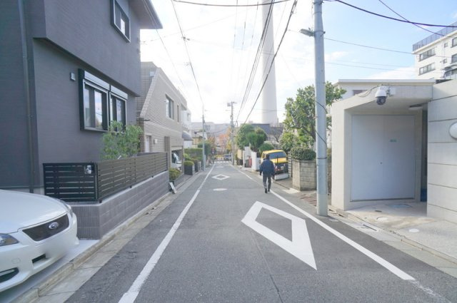 三田２　土地の前面道路含む現地写真|南東側公道　幅員約4.6m　間口約9.8m