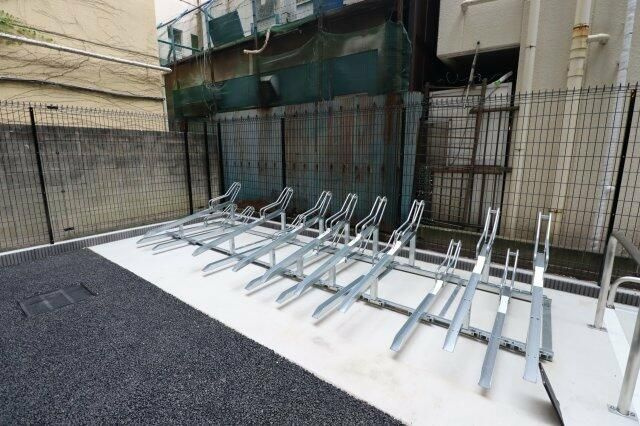 ＧＥＮＯＶＩＡ横浜石川町の駐車場