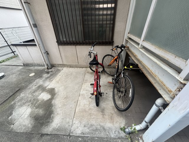 ルミエールＵＯＺＡＫＩの駐車場