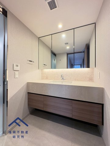 グランドメゾン福岡Ｔｈｅ　Ｃｅｎｔｒａｌ　Ｌｕｘｅの独立洗面台