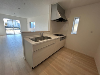 【キッチン】 | 羽島市上中町長間新築建売全3棟！住宅ローンの月々のご返済5万円台！お車並列3台可能！ | 羽島市上中町長間新築建売全3棟！住宅ローンの月々のご返済5万円台！お車並列3台可能！