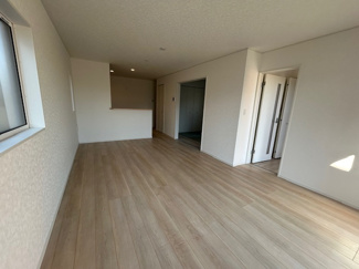 【居間・リビング】 | 羽島市上中町長間新築建売全3棟！住宅ローンの月々のご返済5万円台！お車並列3台可能！ | 羽島市上中町長間新築建売全3棟！住宅ローンの月々のご返済5万円台！お車並列3台可能！