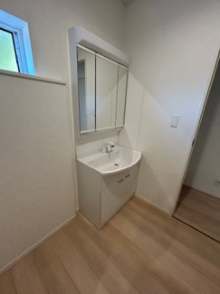 【独立洗面台】 | 羽島市上中町長間新築建売全3棟！住宅ローンの月々のご返済5万円台！お車並列3台可能！ | 羽島市上中町長間新築建売全3棟！住宅ローンの月々のご返済5万円台！お車並列3台可能！