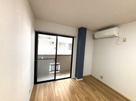 おしゃれなアクセントクロス採用