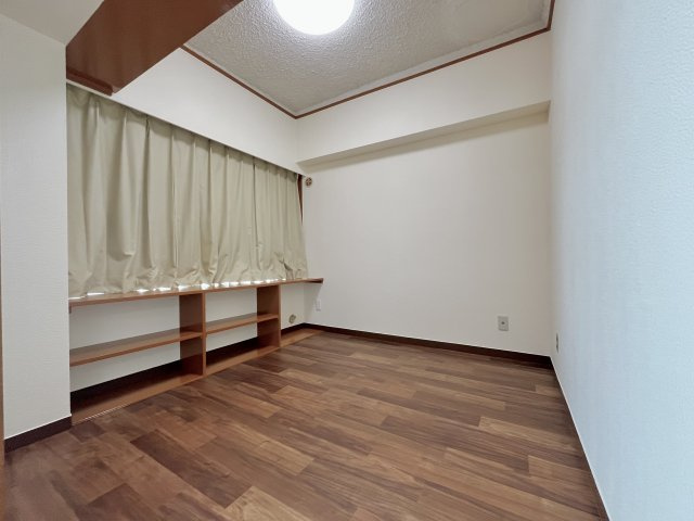 蜆塚コーポ　中央区蜆塚四丁目の洋室|ワークスペースや趣味部屋など、多目的に使えるコンパクトな洋室です。