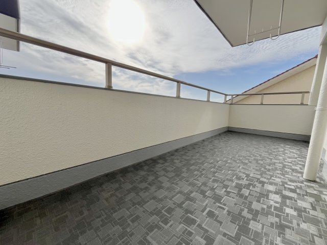 蜆塚コーポ　中央区蜆塚四丁目のバルコニー|開放感あふれるバルコニーで、外時間も楽しめる住まいです。